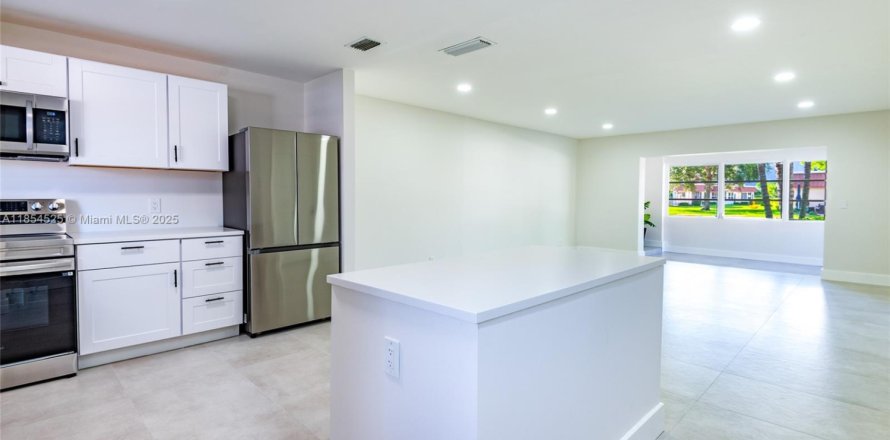 House in Lake Worth, Florida 2 bedrooms, 95.13 sq.m. № 1887222