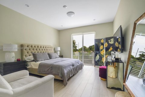 Touwnhouse à louer à Miami, Floride: 4 chambres, 231.33 m2 № 2076675 - photo 13