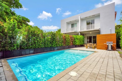 Touwnhouse à louer à Miami, Floride: 4 chambres, 231.33 m2 № 2076675 - photo 29