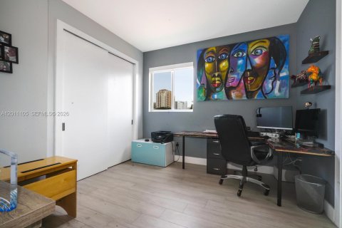 Touwnhouse à louer à Miami, Floride: 4 chambres, 231.33 m2 № 2076675 - photo 17