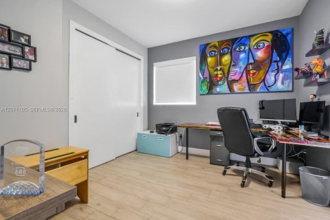 Touwnhouse à louer à Miami, Floride: 4 chambres, 231.33 m2 № 2076675 - photo 18