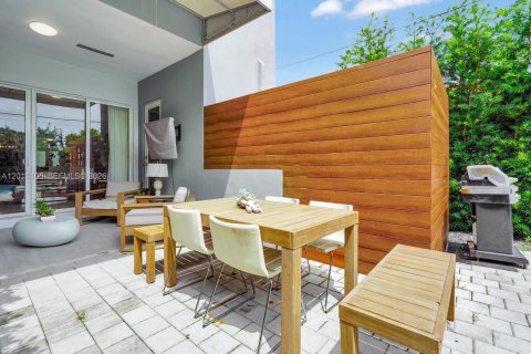 Touwnhouse à louer à Miami, Floride: 4 chambres, 231.33 m2 № 2076675 - photo 25