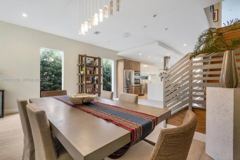 Touwnhouse à louer à Miami, Floride: 4 chambres, 231.33 m2 № 2076675 - photo 9