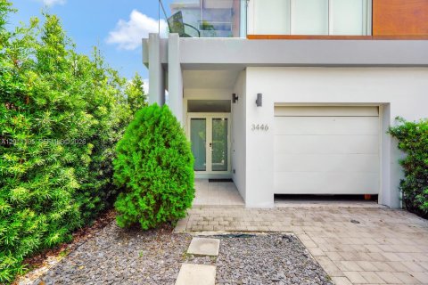Touwnhouse à louer à Miami, Floride: 4 chambres, 231.33 m2 № 2076675 - photo 2