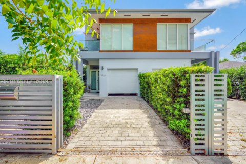 Touwnhouse à Miami, Floride 4 chambres, 231.33 m2 № 2076675