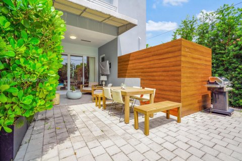 Touwnhouse à louer à Miami, Floride: 4 chambres, 231.33 m2 № 2076675 - photo 27