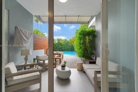 Touwnhouse à louer à Miami, Floride: 4 chambres, 231.33 m2 № 2076675 - photo 24