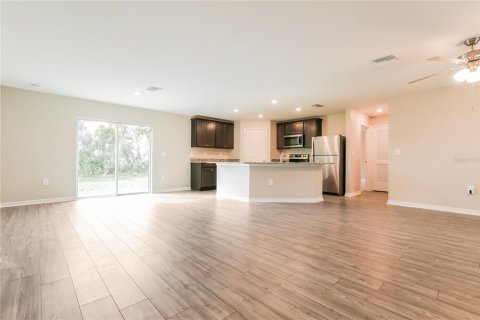 House in North Port, Florida 3 bedrooms, 136.01 sq.m. № 2229405 - photo 3