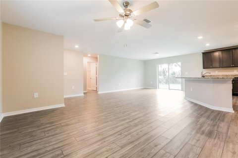 House in North Port, Florida 3 bedrooms, 136.01 sq.m. № 2229405 - photo 2