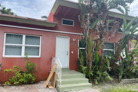 Townhouse in Miami, Florida 2 bedrooms, 74.32 sq.m. № 2087203