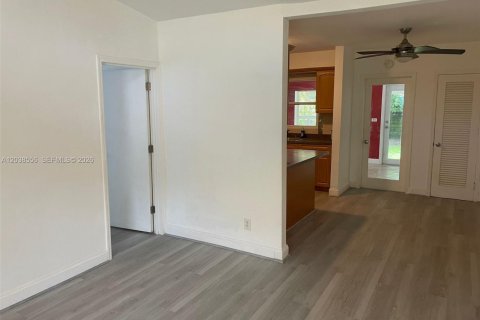 Townhouse in Miami, Florida 2 bedrooms, 74.32 sq.m. № 2087203 - photo 15