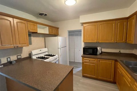 Townhouse in Miami, Florida 2 bedrooms, 74.32 sq.m. № 2087203 - photo 10