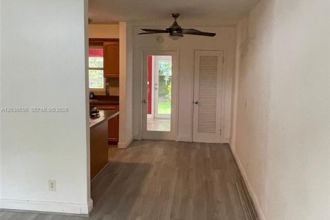Townhouse in Miami, Florida 2 bedrooms, 74.32 sq.m. № 2087203 - photo 8