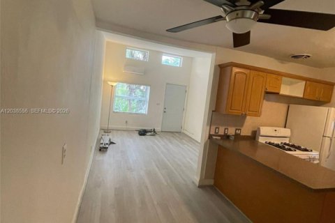 Townhouse in Miami, Florida 2 bedrooms, 74.32 sq.m. № 2087203 - photo 9