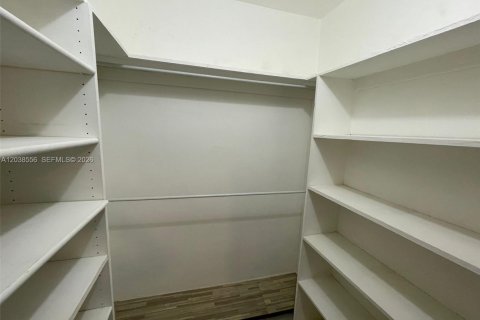 Townhouse in Miami, Florida 2 bedrooms, 74.32 sq.m. № 2087203 - photo 20