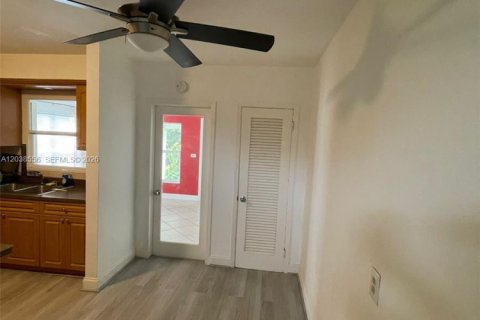 Townhouse in Miami, Florida 2 bedrooms, 74.32 sq.m. № 2087203 - photo 14