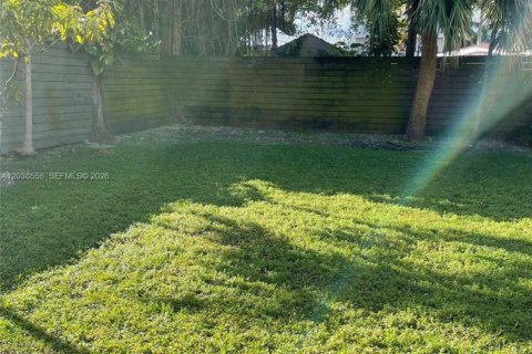 Townhouse in Miami, Florida 2 bedrooms, 74.32 sq.m. № 2087203 - photo 3