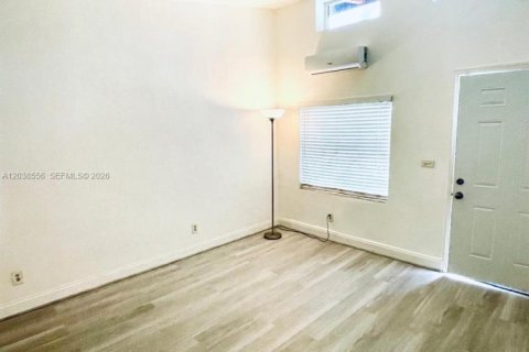 Townhouse in Miami, Florida 2 bedrooms, 74.32 sq.m. № 2087203 - photo 5