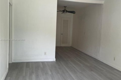 Townhouse in Miami, Florida 2 bedrooms, 74.32 sq.m. № 2087203 - photo 7