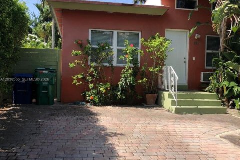 Townhouse in Miami, Florida 2 bedrooms, 74.32 sq.m. № 2087203 - photo 2