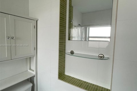 Townhouse in Miami, Florida 2 bedrooms, 74.32 sq.m. № 2087203 - photo 25