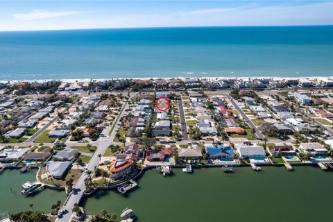 Casa en venta en Belleair Beach, Florida, 3 dormitorios, 175.59 m2 № 1531393 - foto 5