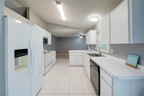 House in Kissimmee, Florida 3 bedrooms, 135.27 sq.m. № 1837444 - photo 10