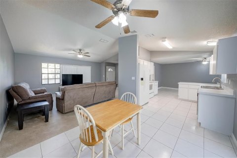 House in Kissimmee, Florida 3 bedrooms, 135.27 sq.m. № 1837444 - photo 8