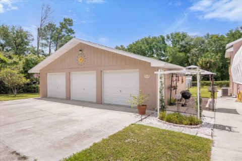 House in DeLand, Florida 4 bedrooms, 279.17 sq.m. № 1318272 - photo 13