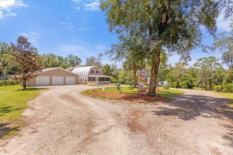 House in DeLand, Florida 4 bedrooms, 279.17 sq.m. № 1318272 - photo 2