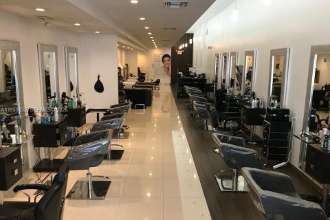 Propiedad comercial en venta en Hollywood, Florida № 2007568 - foto 6