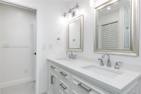 Villa ou maison à louer à Miami, Floride: 2 chambres, 116.13 m2 № 1954637 - photo 28