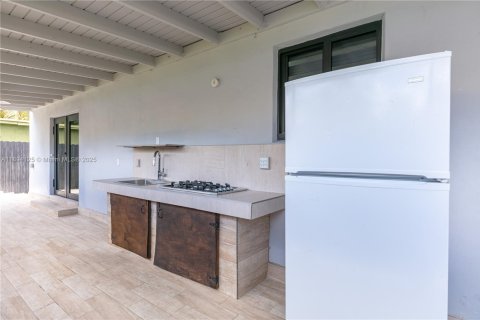 Villa ou maison à louer à Miami, Floride: 2 chambres, 116.13 m2 № 1954637 - photo 9