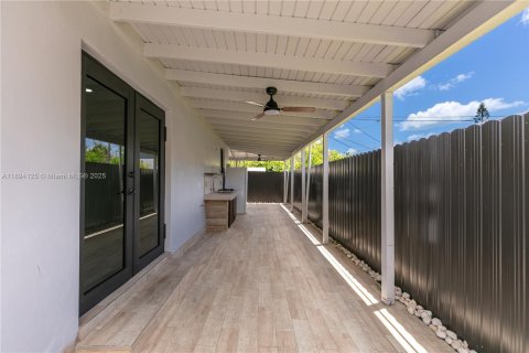 Villa ou maison à louer à Miami, Floride: 2 chambres, 116.13 m2 № 1954637 - photo 11