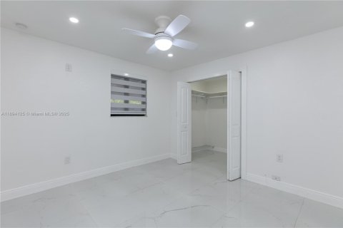 Villa ou maison à louer à Miami, Floride: 2 chambres, 116.13 m2 № 1954637 - photo 27