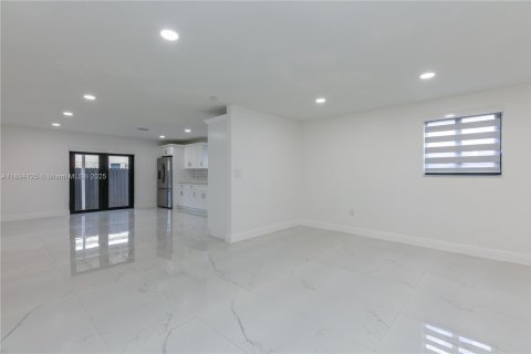 Villa ou maison à louer à Miami, Floride: 2 chambres, 116.13 m2 № 1954637 - photo 20