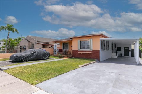 Villa ou maison à louer à Miami, Floride: 2 chambres, 116.13 m2 № 1954637 - photo 3