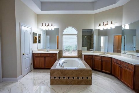 Villa ou maison à vendre à Sorrento, Floride: 4 chambres, 393.26 m2 № 2226201 - photo 11