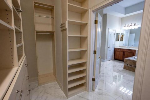 Villa ou maison à vendre à Sorrento, Floride: 4 chambres, 393.26 m2 № 2226201 - photo 13