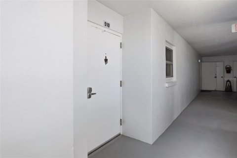 Condo in Dunedin, Florida, 2 bedrooms  № 1644445 - photo 2