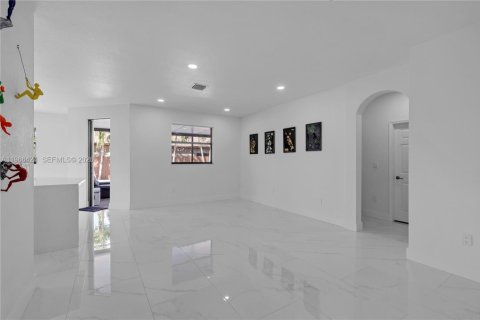 Casa en venta en Homestead, Florida, 5 dormitorios, 315.77 m2 № 2028002 - foto 7