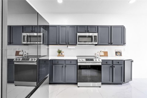 Casa en venta en Homestead, Florida, 5 dormitorios, 315.77 m2 № 2028002 - foto 11