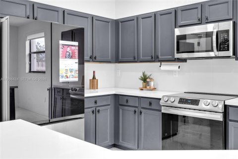 Casa en venta en Homestead, Florida, 5 dormitorios, 315.77 m2 № 2028002 - foto 10