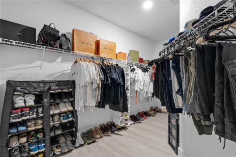 Casa en venta en Homestead, Florida, 5 dormitorios, 315.77 m2 № 2028002 - foto 19