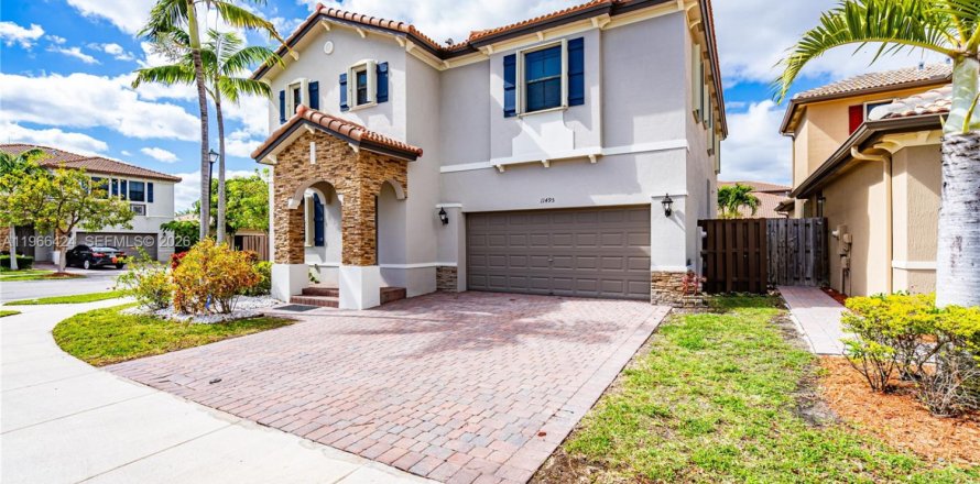 Casa en Homestead, Florida 5 dormitorios, 315.77 m2 № 2028002