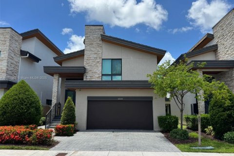 Casa en venta en Doral, Florida, 3 dormitorios, 258.73 m2 № 1790734 - foto 1