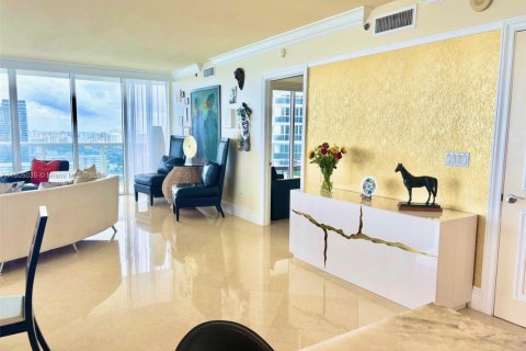 Condominio en alquiler en Hallandale Beach, Florida, 3 dormitorios, 191.84 m2 № 1960484 - foto 24
