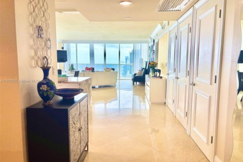 Condominio en alquiler en Hallandale Beach, Florida, 3 dormitorios, 191.84 m2 № 1960484 - foto 12