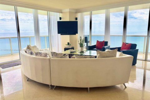 Condominio en alquiler en Hallandale Beach, Florida, 3 dormitorios, 191.84 m2 № 1960484 - foto 20