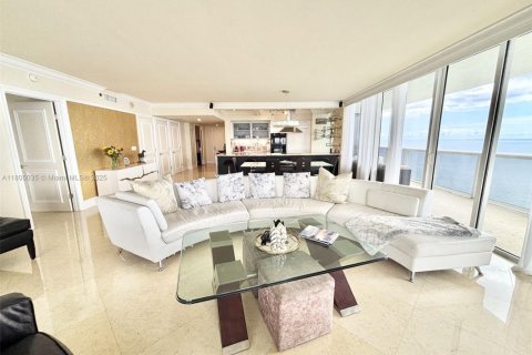 Condominio en alquiler en Hallandale Beach, Florida, 3 dormitorios, 191.84 m2 № 1960484 - foto 23